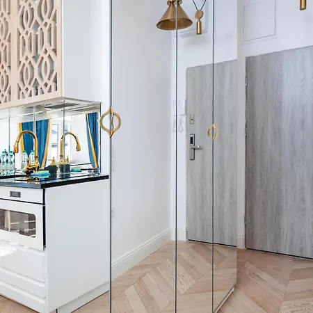 Piotrkowska Prestige By Bookinghost