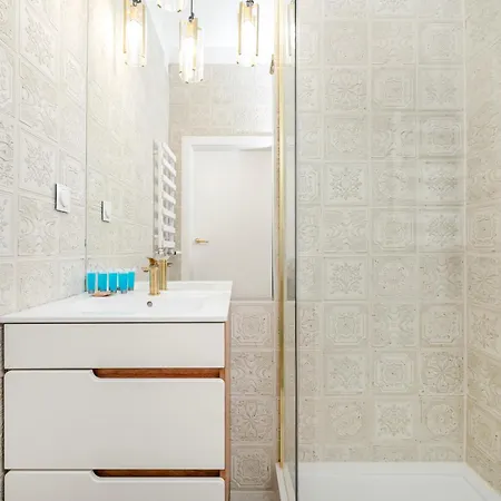 Piotrkowska Prestige By Bookinghost