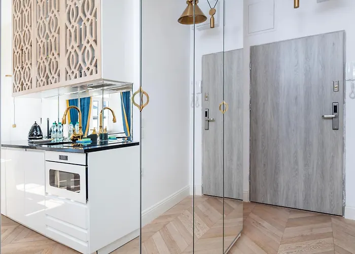 Piotrkowska Prestige By Bookinghost